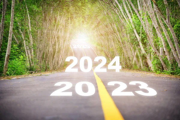 目標は戦略ロードマップで2023 2024 2025を計画し始めます ビジネスのスタートチャレンジの概念と成長の考え方 — ストック写真