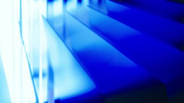 Arka ışıklandırmalı cam bant mavisi. Temiz Bileşim