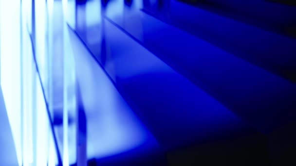 Bande Vetro Blu Con Retroilluminazione Composizione Pulita — Video Stock