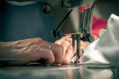 Çalışan terzinin ayrıntıları; Gelenek el yapımı kavramı