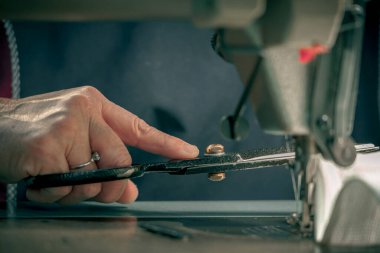 Çalışan terzinin ayrıntıları; Gelenek el yapımı kavramı