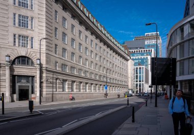 Londra, İngiltere, 09 Ekim 2023: Londra 'da işlek sokak manzarası, İngiltere' de dünyanın en çok ziyaret edilen kentidir..