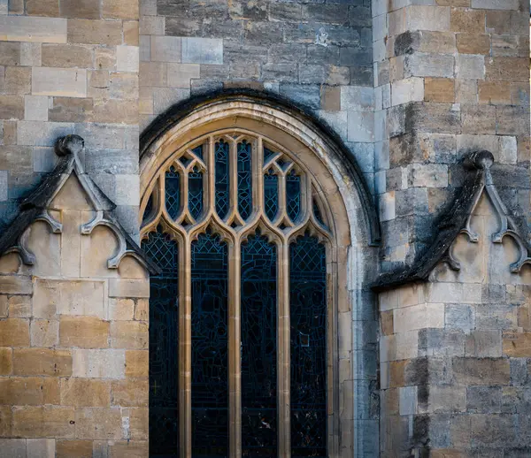 Euro 'daki tarihi binanın ayrıntılı görünümünü kapat