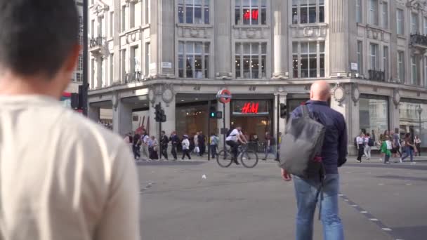 Londres Reino Unido Outubro 2023 Pessoas Câmera Lenta Andando Área — Vídeo de Stock
