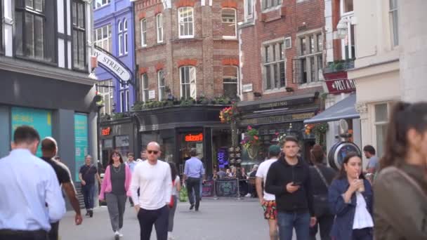 London October 2023 Slow Motion People Walking Oxford Circus Street — Stock Video