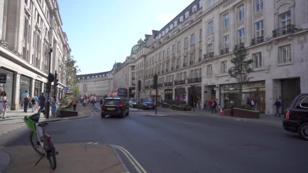 London October 2023 Slow Motion People Walking Oxford Circus Street — Stock Video