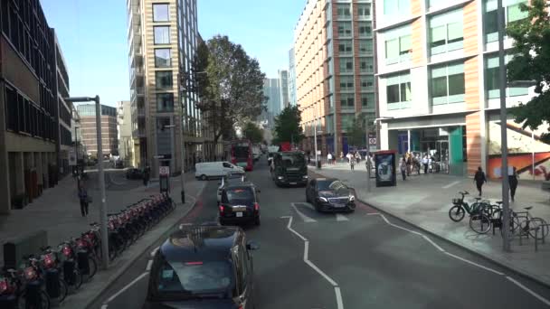 2023年10月9日 伦敦市繁忙街道景观的慢动作 从上层窗户观看 它是世界上游客最多的城市 — 图库视频影像