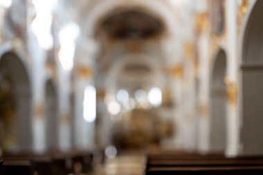 Katolik kilisesinin içi bulanık; soyut arkaplan 