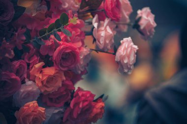 Arkaplan olarak yapay çiçekler; arkaplan olarak çiçek dokusu