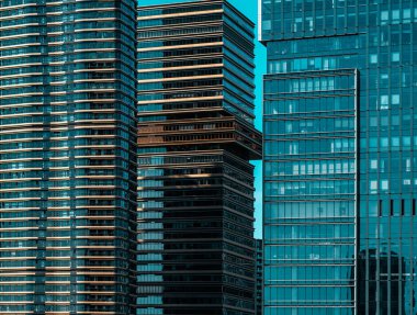 İş bölgesinde modern finans binaları; Mimari Geçmişler