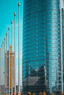 İş bölgesinde modern finans binaları; Mimari Geçmişler