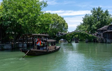Wuzhen, Hangzhou, Çin, 29 Mayıs 2024: Wuzhen Antik Su Kenti, Çin 'in en ünlü tarihi ve kültürel şehirlerinden biridir.