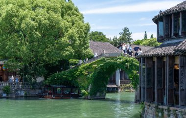 Wuzhen, Hangzhou, Çin, 29 Mayıs 2024: Wuzhen Antik Su Kenti, Çin 'in en ünlü tarihi ve kültürel şehirlerinden biridir.