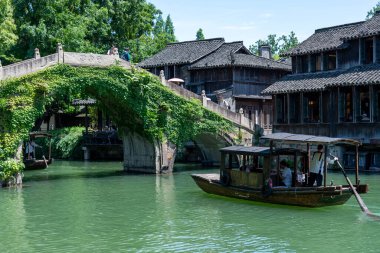 Wuzhen, Hangzhou, Çin, 29 Mayıs 2024: Wuzhen Antik Su Kenti, Çin 'in en ünlü tarihi ve kültürel şehirlerinden biridir.
