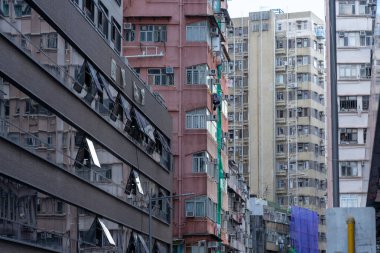 Tsim Sha Tsui, Hong Kong: 3 Temmuz 2024: Tsim Sha Tsui 'de sokak manzarası, burası Hong Kong' da çok popüler bir alışveriş merkezi.