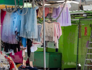 Tsim Sha Tsui, Hong Kong: 3 Temmuz 2024: Tsim Sha Tsui 'de sokak manzarası, burası Hong Kong' da çok popüler bir alışveriş merkezi.