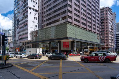 Tsim Sha Tsui, Hong Kong: 3 Temmuz 2024: Tsim Sha Tsui 'de sokak manzarası, burası Hong Kong' da çok popüler bir alışveriş merkezi.