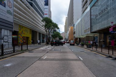 Tsim Sha Tsui, Hong Kong: 3 Temmuz 2024: Tsim Sha Tsui 'de sokak manzarası, burası Hong Kong' da çok popüler bir alışveriş merkezi.