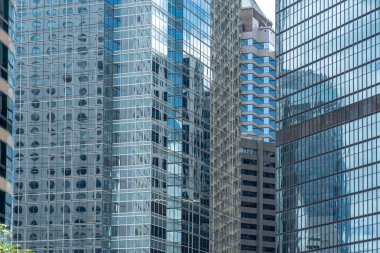 Hong Kong 'daki modern ofis binası, yakın plan.