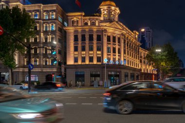 Şangay, Çin, Haziran 04, 2024: Şangay 'ın gece manzarası. Bund, Şangay 'ın en ikonik manzarası ve ünlü bir turizm merkezi.