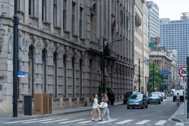 Şangay, Çin, Haziran 04, 2024: Şangay manzarası. Bund, Şangay 'ın en ikonik manzarası ve ünlü bir turizm merkezi.