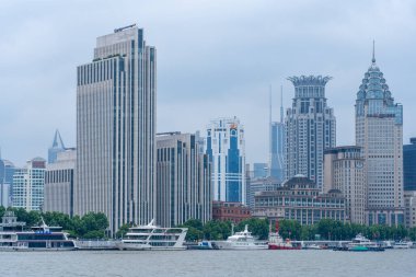 Şangay, Çin, Haziran 05, 2024: Şangay manzarası. Bund, Şangay 'ın en ikonik manzarası ve ünlü bir turizm merkezi.