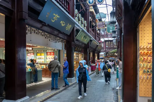 stock image Shanghai, June 06, 2024: Tourist visit to Yuyuan Bazaar in Shanghai. This is bustling energy of Shanghai's most famous commercial street, with a pedestrian mall surrounded by traditional and luxury shopping opportunities