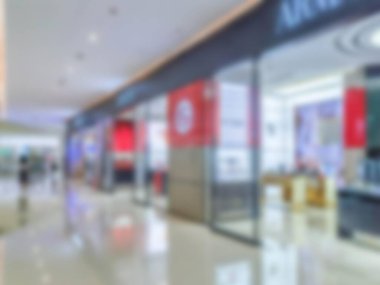 Çin, Hangzhou 'da Bokeh efektli bir alışveriş merkezi koridorunun bulanık görüntüsü.