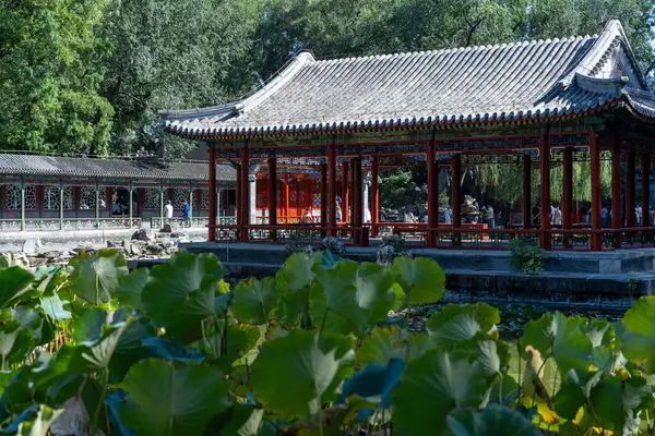 Sep 19, 2025 - Pekin, Çin: Şu anda popüler bir turizm beldesi ve korunmuş bir müze olan Beijing Hanedanlığı mirasının tarihi Prens Gong Konağı 'nın karmaşık ayrıntıları.