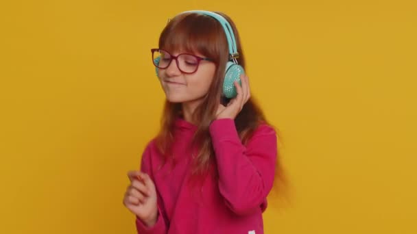 Happy Preteen Child Girl Kid Listening Music Headphones Dancing Disco — Stock video