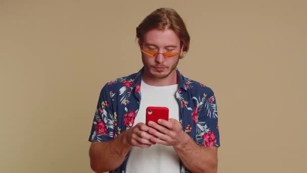 Handsome Tourist Young Man Using Smartphone Typing New Post Web — Wideo stockowe