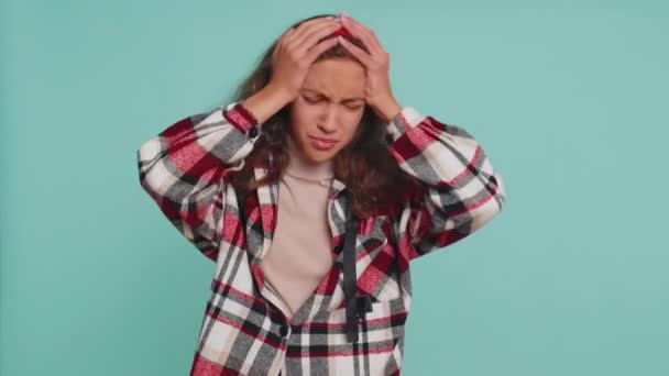 Hoşnutsuz Genç Kız Çocuk Baş Ağrısı Problemini Tedavi Etmek Için — Stok video