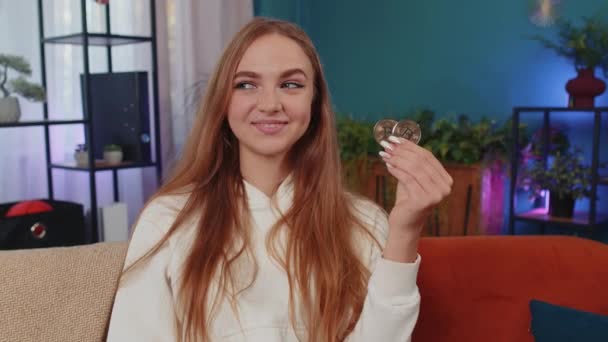Girl Freelancer Hold Two Gold Btc Coins Home Successful Developer — Vídeos de Stock