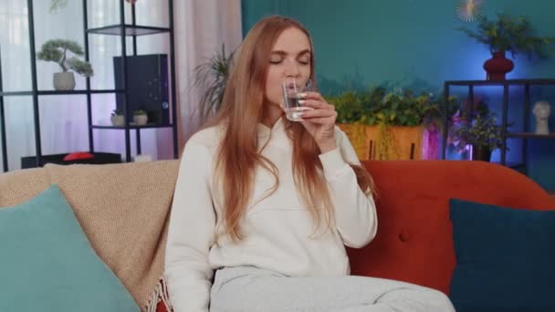 Portrait Thirsty Lovely Girl Sitting Indoors Holding Glass Natural Aqua — Vídeo de Stock