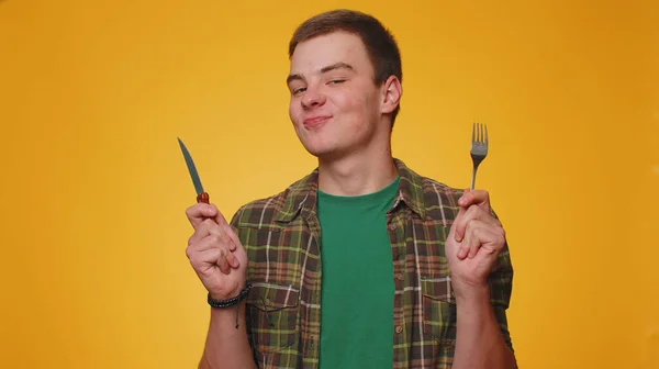 Yemek Hazır Yemek Takımlarını Çatal Bıçakla Servis Etmeyi Bekleyen Ergen — Stok fotoğraf