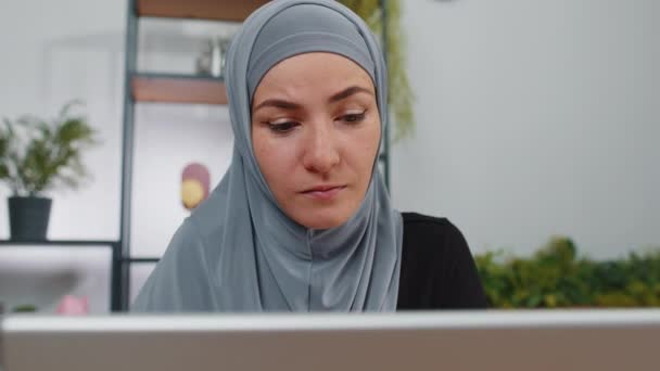 Primo Piano Ritratto Volto Musulmano Donna Affari Hijab Sul Posto — Video Stock
