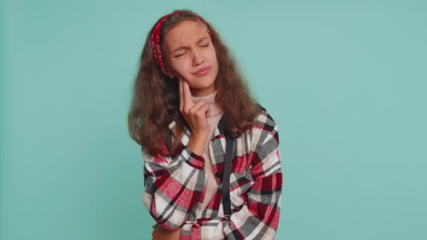 Zahnprobleme Teenager Kind Mädchen Kind Berührung Der Wange Augen Schließen — Stockvideo
