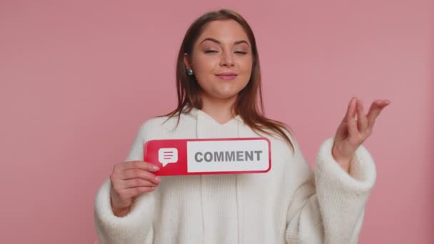 Mujer Joven Mostrando Banner Signo Amor Como Comentar Compartir Chica — Vídeos de Stock