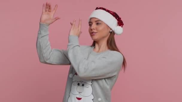 Rolig Glad Uppriktig Vuxen Kvinna Jul Santa Clause Tröja Gör — Stockvideo