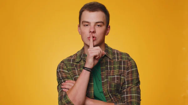Var Tyst Porträtt Tonåring Vuxen Man Pressar Pekfinger Till Läppar — Stockfoto