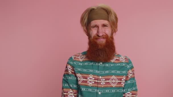 Displeased Upset Hippie Redhead Bearded Man Reacting Unpleasant Awful Idea — Stock Video