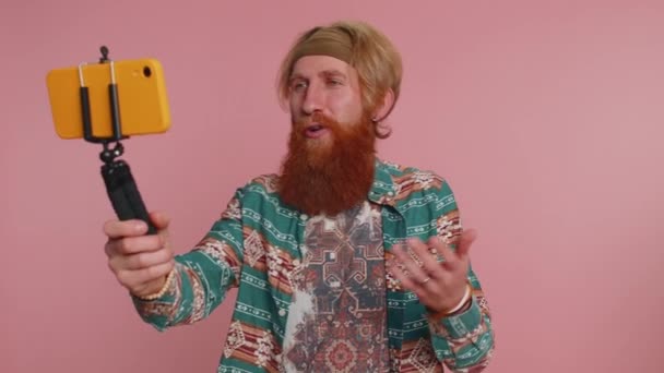 Uau Reação Impressionado Hippie Ruiva Barbudo Homem Padrão Camisa Blogger — Vídeo de Stock