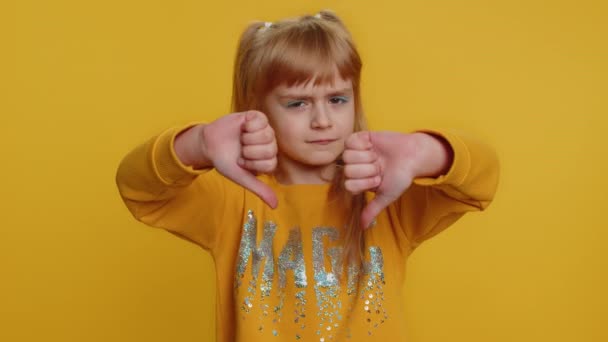 Dislike Upset Young Preteen Child Girl Kid Showing Thumbs Sign — Stockvideo
