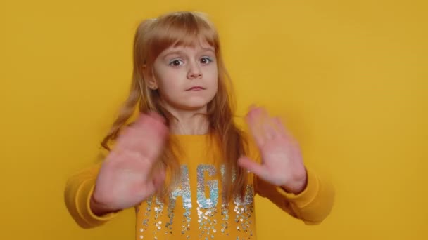 Ich Mir Das Nicht Anschauen Schrecklich Junge Frühchen Mädchen Kind — Stockvideo