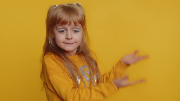 Kind Meisje Kind Handen Opsteken Vragen Waarom Reden Van Het — Stockvideo