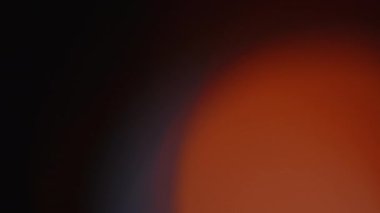 Işık, soyut 4K görüntülerini sızdırır. Yanıp sönen çember mercek parlayan işaret fişeği örtüleri, canlandırma bulanık renk arkaplanı. Çekimleriniz üzerinde birleştirme, videoyu biçimlendirme, geçişler