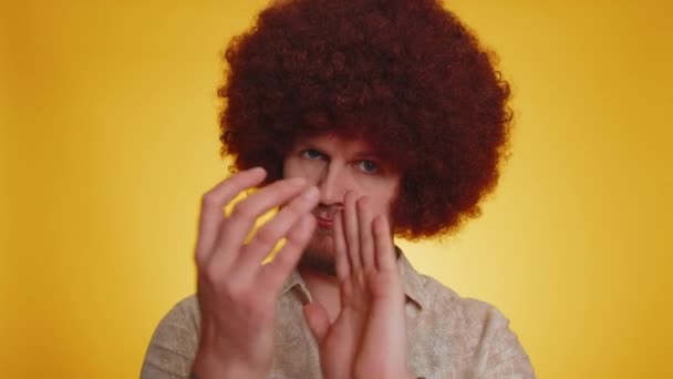 Aferin Aferin Neşeli Mutlu Sakallı Afro Saçlı Başını Sallayarak Onaylayan — Stok video