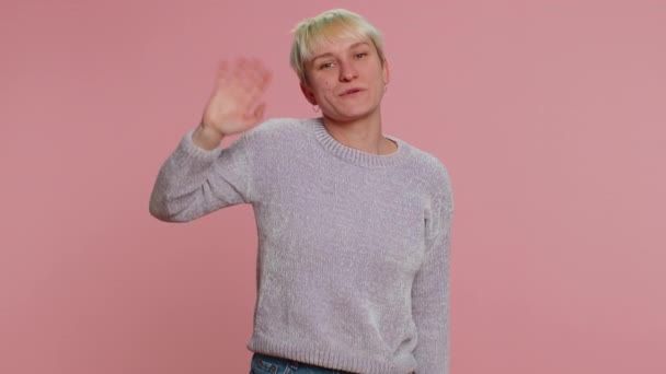 Kom Her Slut Dig Til Velkommen Hjem Dejlig Tusindårig Kvinde – Stock-video