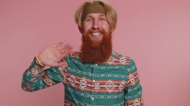 Kom Her Slut Dig Til Velkommen Hjem Flot Skægget Hippiemand – Stock-video