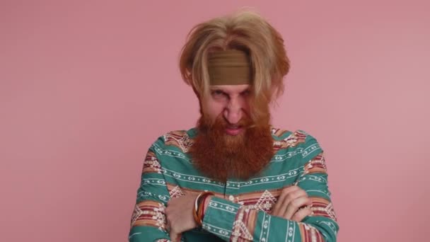 Boos Hippie Man Patroon Shirt Schreeuwt Van Stress Spanning Problemen — Stockvideo